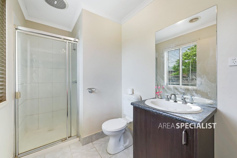 Photo - 12 Amberley Drive, Pakenham VIC 3810 - Image 6