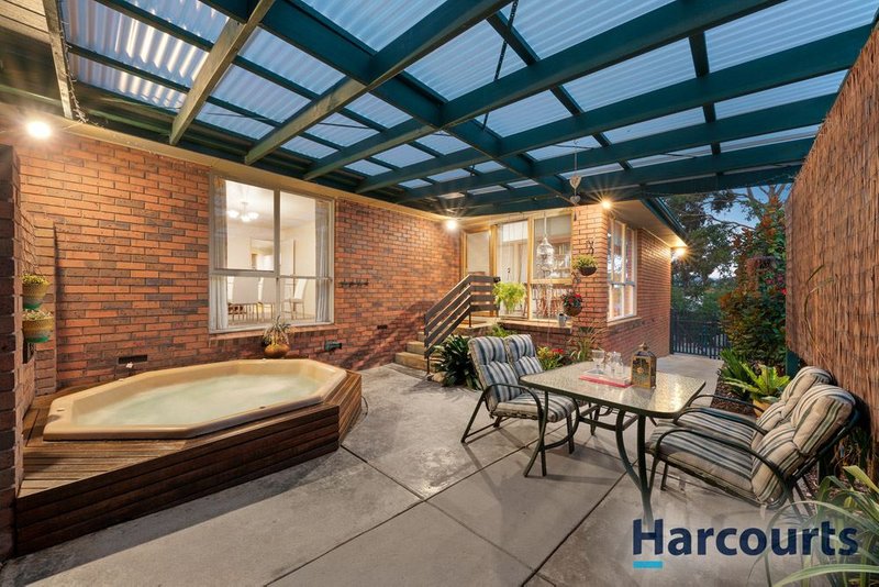 Photo - 12 Amersham Drive, Wantirna VIC 3152 - Image 11