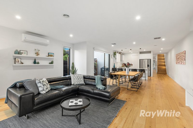 Photo - 1/2 Amiriya Street, Bentleigh East VIC 3165 - Image 2