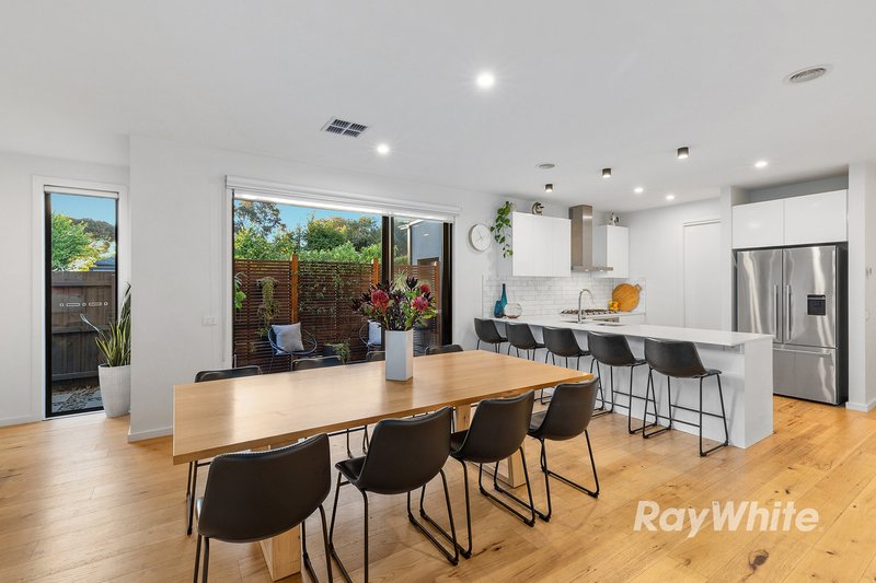 Photo - 1/2 Amiriya Street, Bentleigh East VIC 3165 - Image 7
