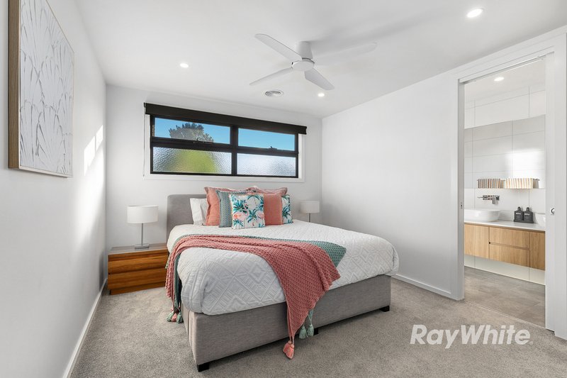 Photo - 1/2 Amiriya Street, Bentleigh East VIC 3165 - Image 8