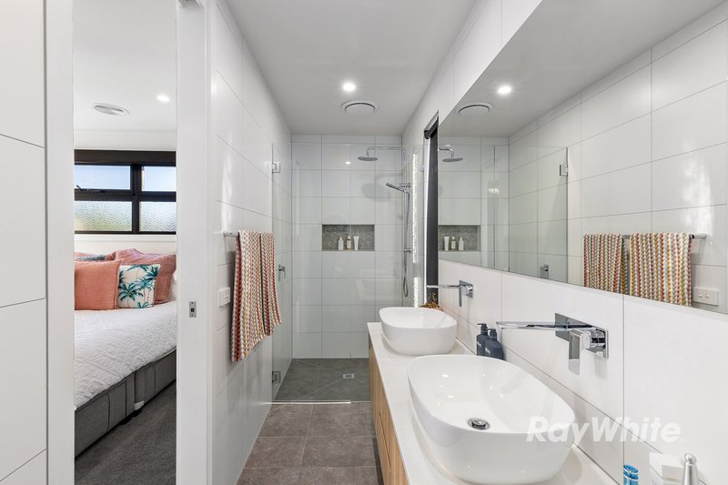 Photo - 1/2 Amiriya Street, Bentleigh East VIC 3165 - Image 9