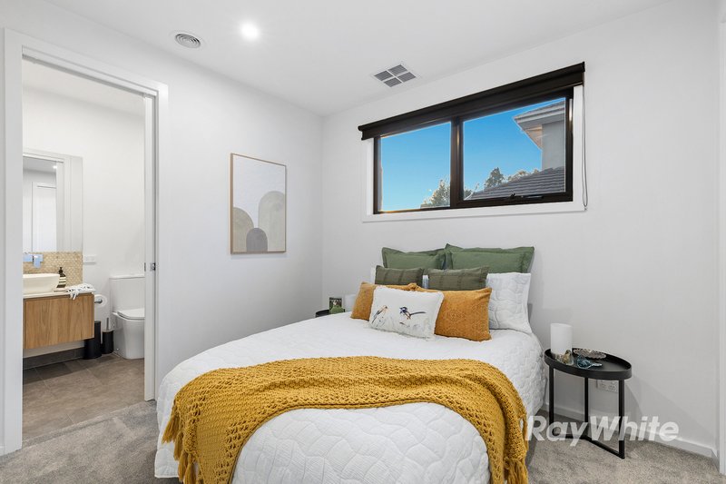 Photo - 1/2 Amiriya Street, Bentleigh East VIC 3165 - Image 12