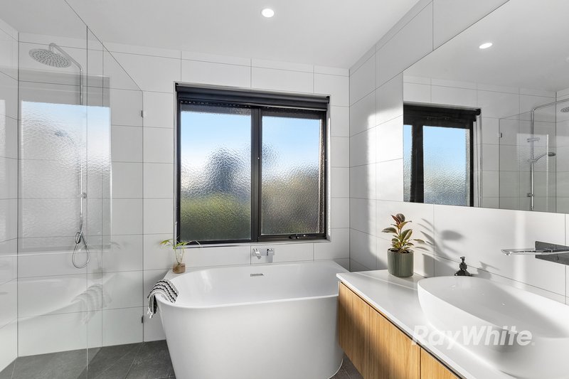 Photo - 1/2 Amiriya Street, Bentleigh East VIC 3165 - Image 13