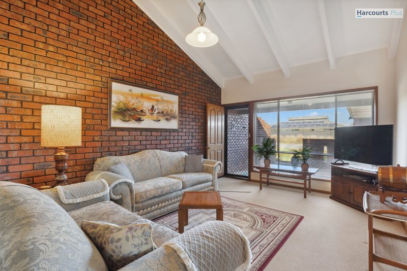 Photo - 1/2 Anulka Street, Hallett Cove SA 5158 - Image 4