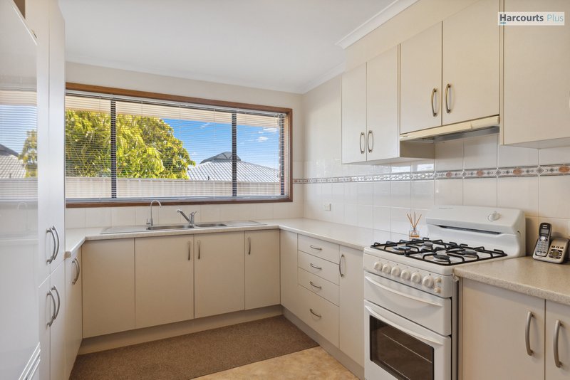 Photo - 1/2 Anulka Street, Hallett Cove SA 5158 - Image 8