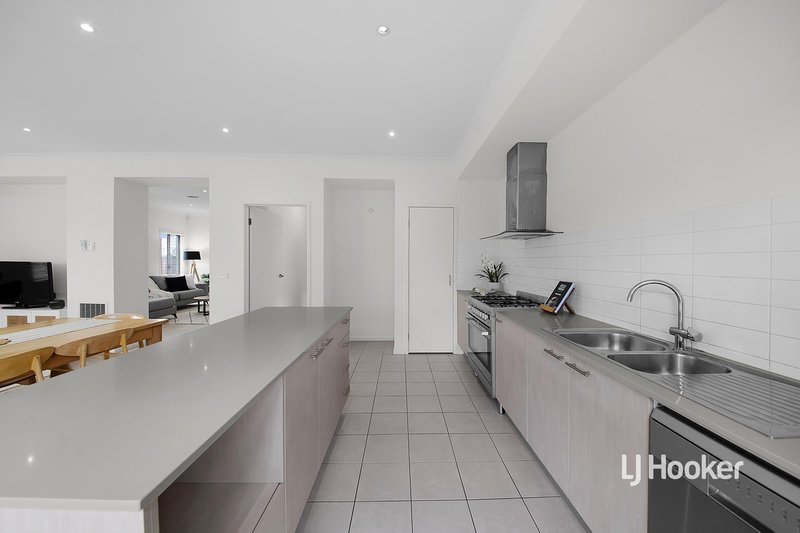 Photo - 12 Aphrodite Drive, Truganina VIC 3029 - Image 7