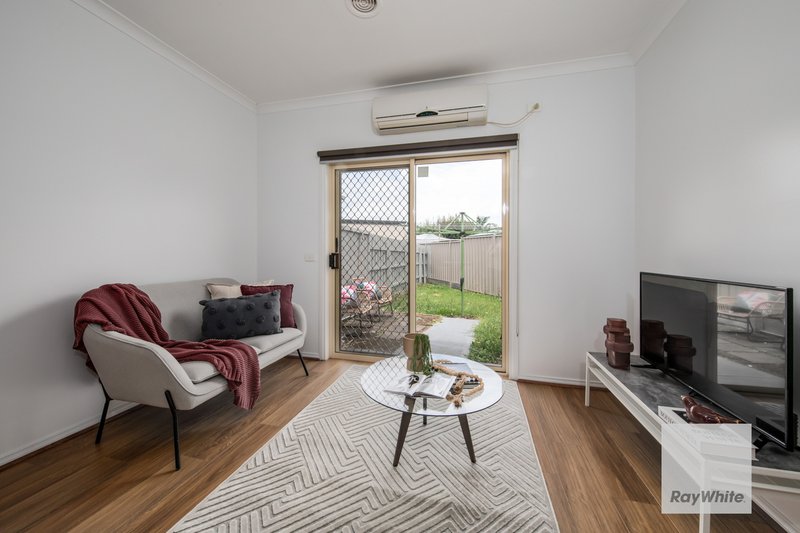 Photo - 1/2 Aquanita Crescent, Keilor Downs VIC 3038 - Image 6