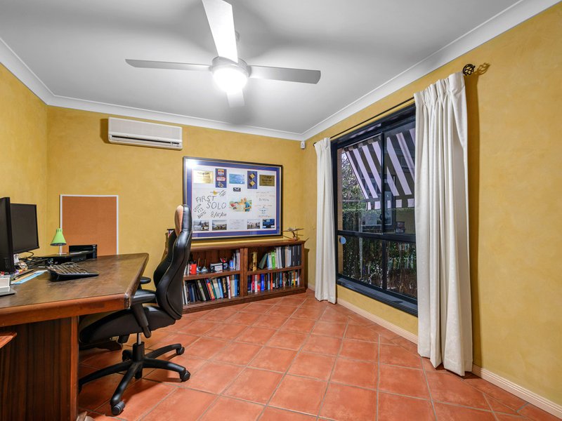 Photo - 12 Aquarius Place, Bridgeman Downs QLD 4035 - Image 11