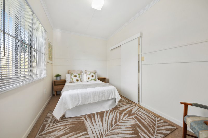 Photo - 12 Aragon Street, Indooroopilly QLD 4068 - Image 7