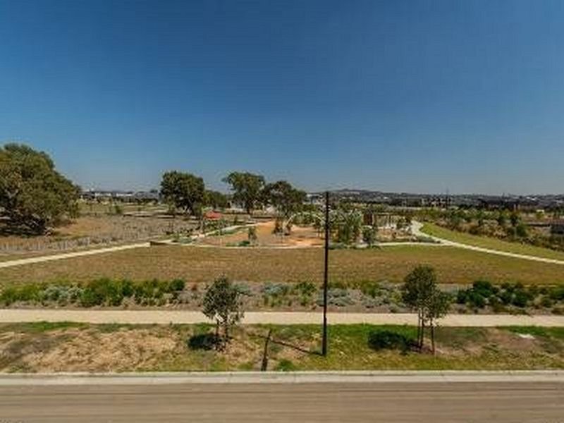 Photo - 12 Ardour Grove, Craigieburn VIC 3064 - Image 10