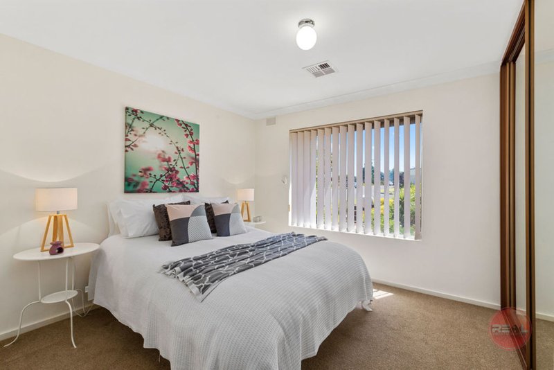 Photo - 12 Ardross Crescent, Morphett Vale SA 5162 - Image 10