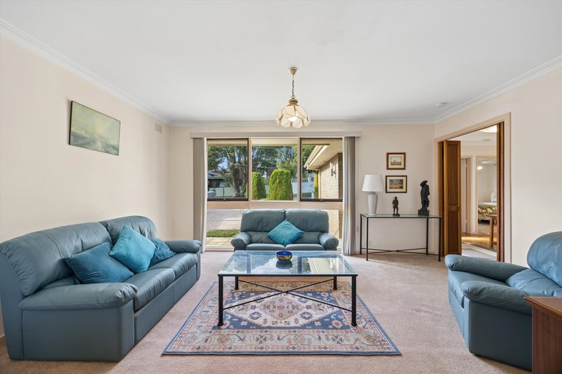 Photo - 12 Ashburton Drive, Mitcham VIC 3132 - Image 2