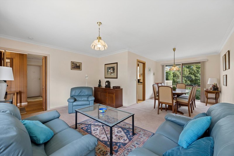 Photo - 12 Ashburton Drive, Mitcham VIC 3132 - Image 3