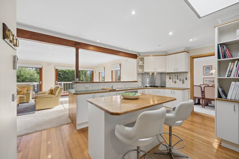 Photo - 12 Ashburton Drive, Mitcham VIC 3132 - Image 5