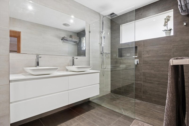 Photo - 12 Ashburton Drive, Mitcham VIC 3132 - Image 11