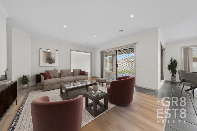 Photo - 12 Atkinson Drive, Berwick VIC 3806 - Image 3