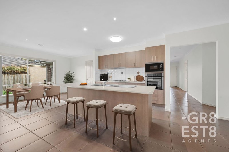 Photo - 12 Atkinson Drive, Berwick VIC 3806 - Image 4
