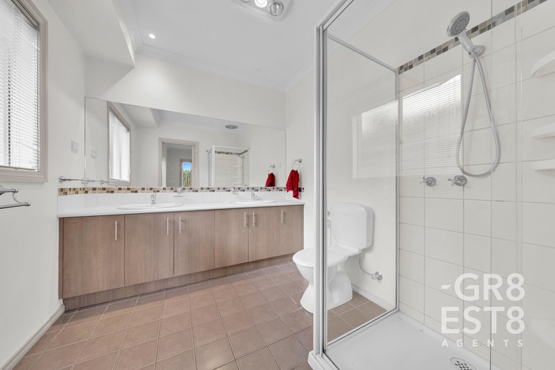 Photo - 12 Atkinson Drive, Berwick VIC 3806 - Image 6