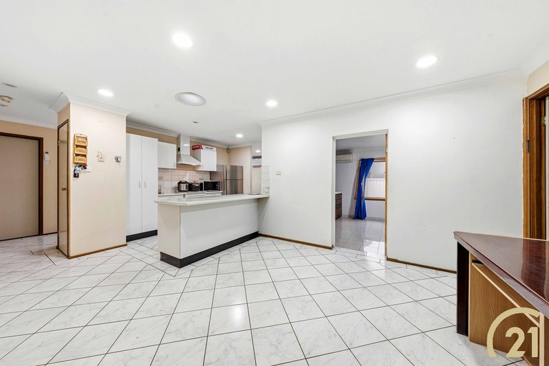 Photo - 12 Attilio Place, Edensor Park NSW 2176 - Image 4