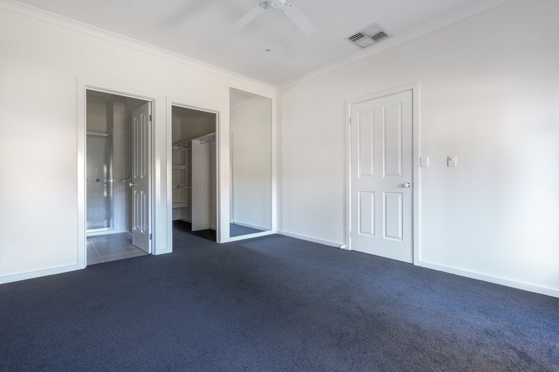 Photo - 12 Auburn Road, South Morang VIC 3752 - Image 4