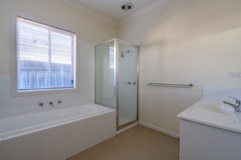 Photo - 12 Auburn Road, South Morang VIC 3752 - Image 5