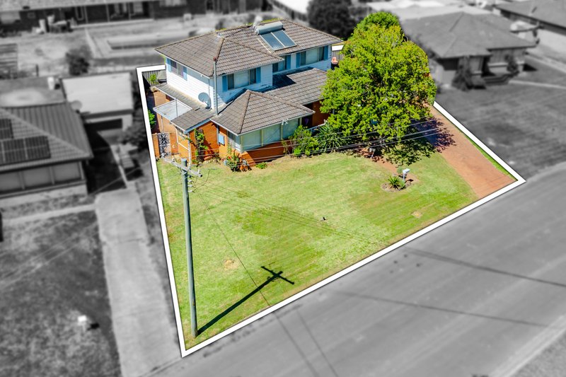 Photo - 12 Avoca Avenue, Emu Plains NSW 2750 - Image 16