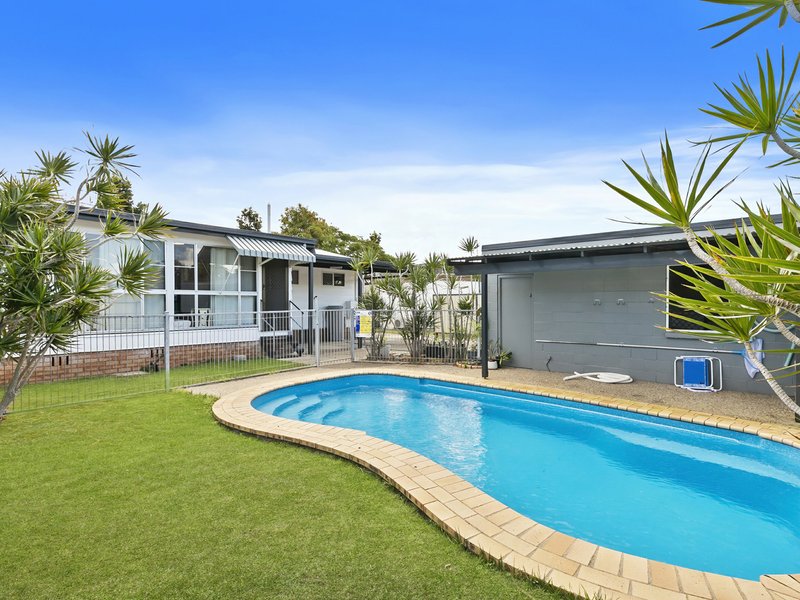 Photo - 12 Avon Avenue, Banksia Beach QLD 4507 - Image 13