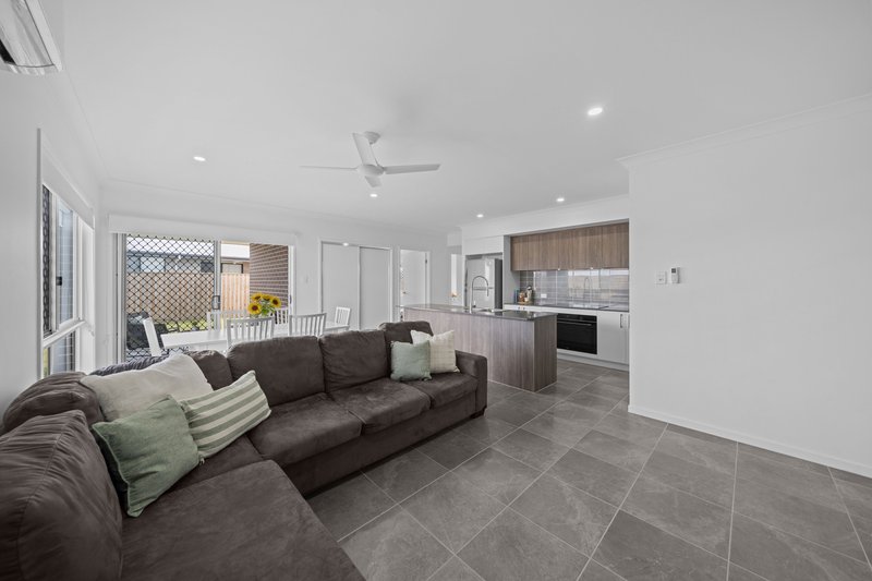 Photo - 12 Avondale Circuit, Deebing Heights QLD 4306 - Image 6