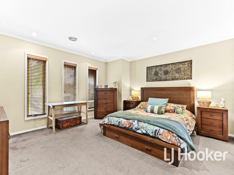 Photo - 12 Bailey Place, Pakenham VIC 3810 - Image 2