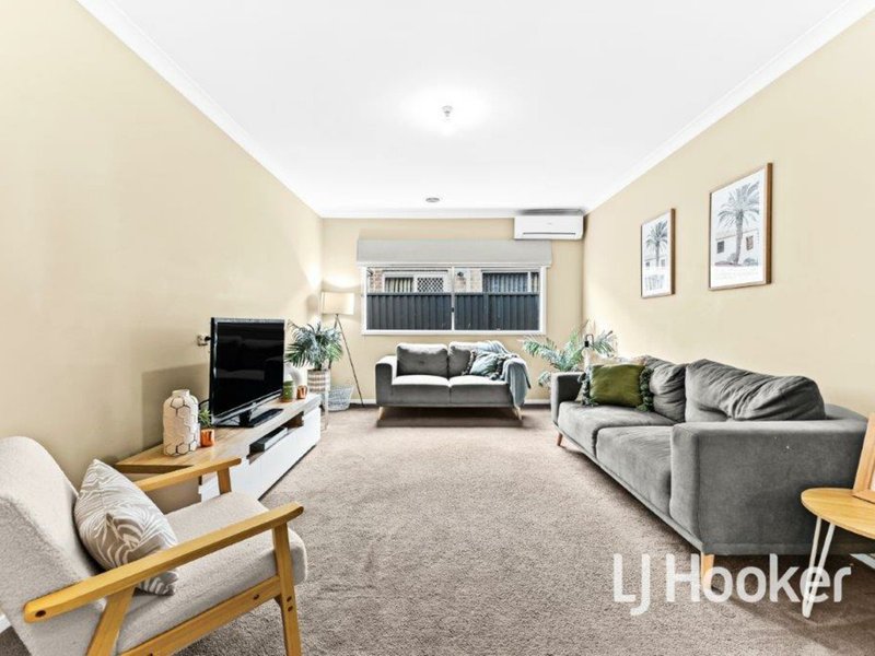 Photo - 12 Bailey Place, Pakenham VIC 3810 - Image 4