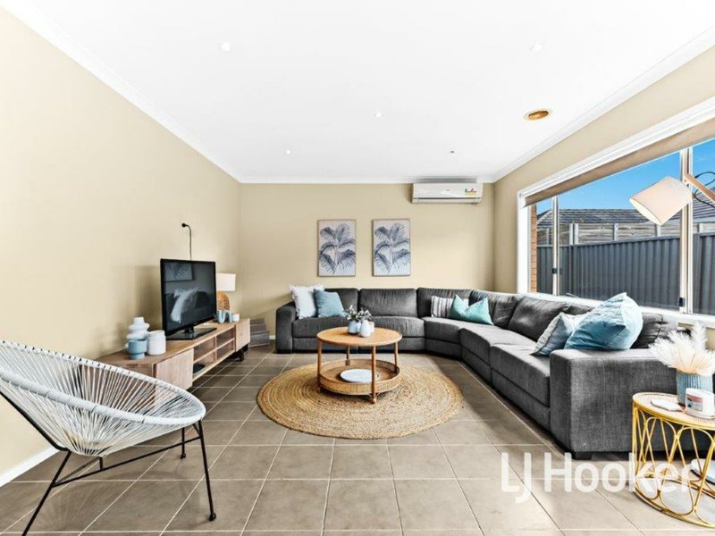 Photo - 12 Bailey Place, Pakenham VIC 3810 - Image 8