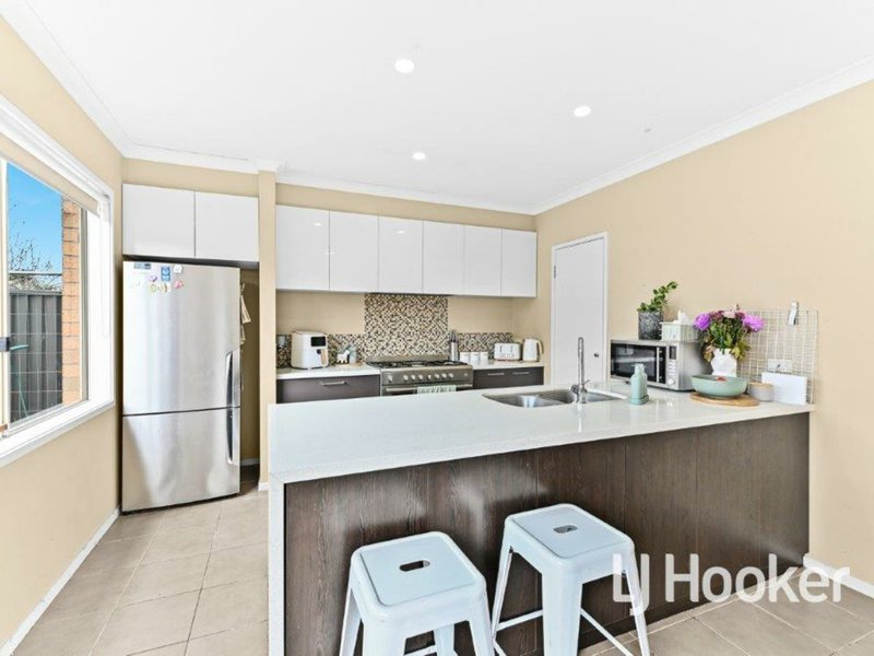 Photo - 12 Bailey Place, Pakenham VIC 3810 - Image 9