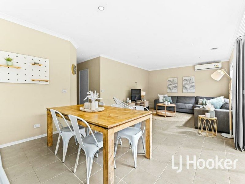 Photo - 12 Bailey Place, Pakenham VIC 3810 - Image 12