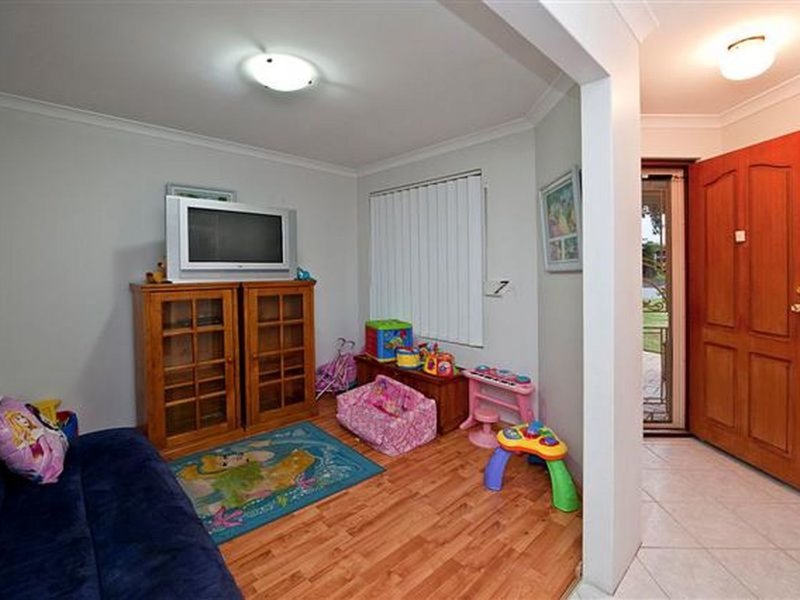 Photo - 12 Balaka Way, Queens Park WA 6107 - Image 7