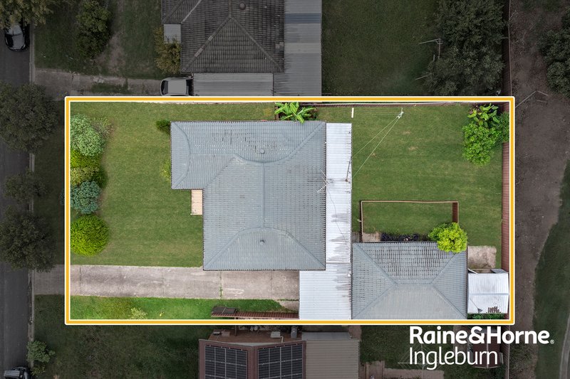 Photo - 12 Balimo Place, Glenfield NSW 2167 - Image 9