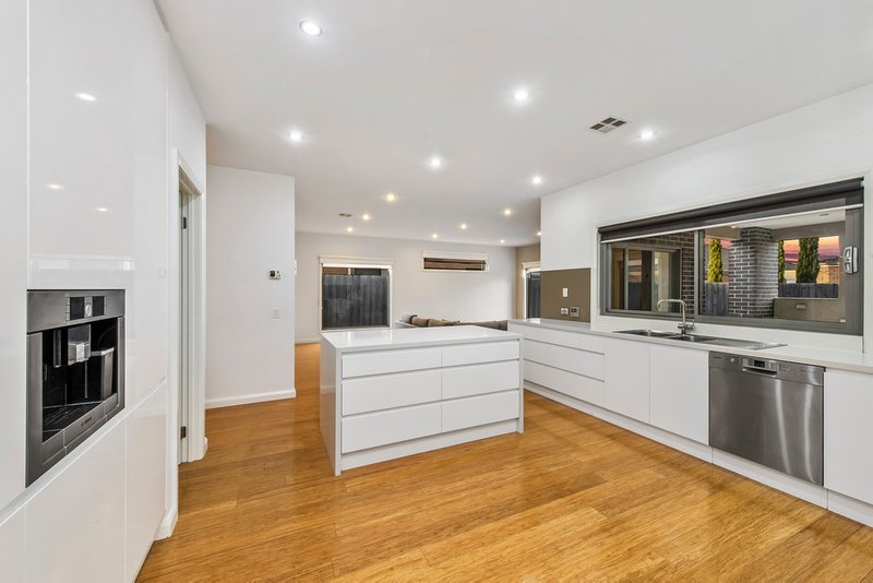 Photo - 12 Balmain Circuit, Taylors Hill VIC 3037 - Image 3