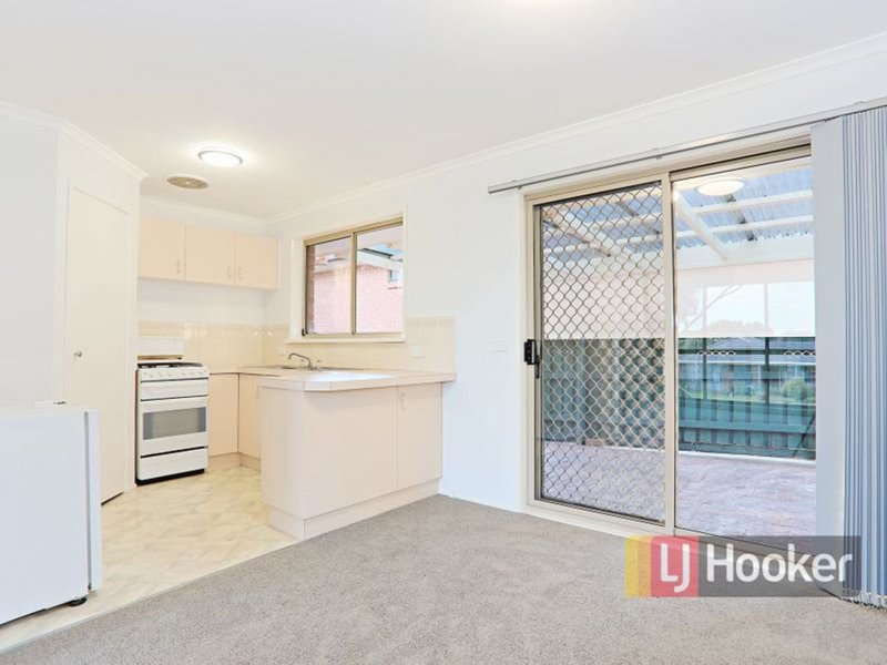 Photo - 12 Balmoral Way, Pakenham VIC 3810 - Image 5