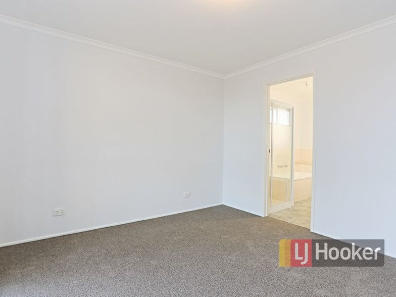 Photo - 12 Balmoral Way, Pakenham VIC 3810 - Image 8