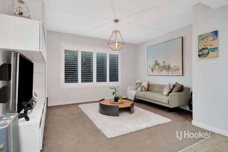 Photo - 12 Banbury Street, Williams Landing VIC 3027 - Image 6