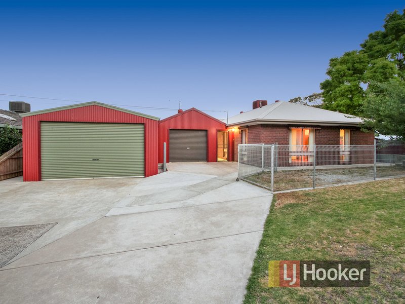 12 Banks Road, Cranbourne VIC 3977