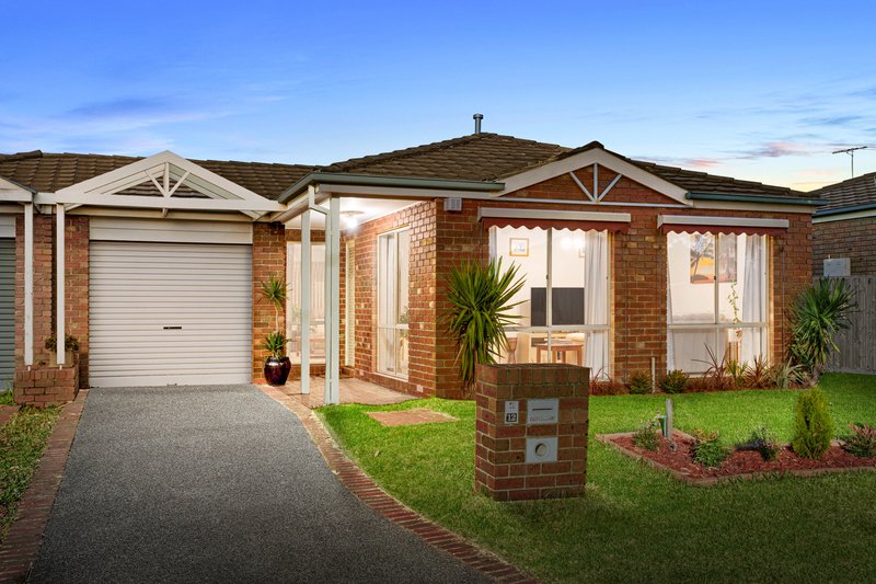 Photo - 12 Baradine Street, Chadstone VIC 3148 - Image 1