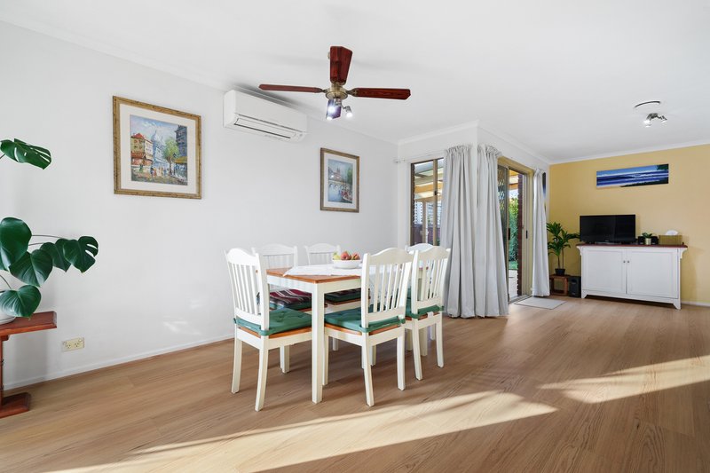 Photo - 12 Baradine Street, Chadstone VIC 3148 - Image 5
