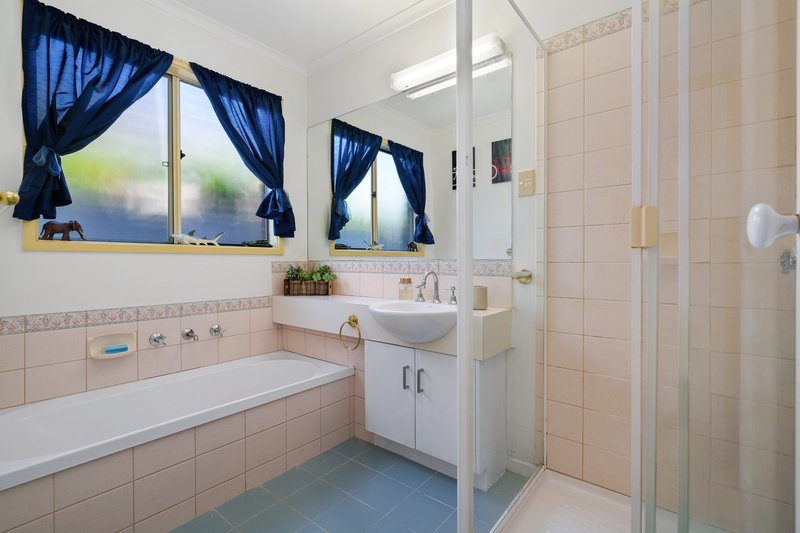 Photo - 12 Baradine Street, Chadstone VIC 3148 - Image 7