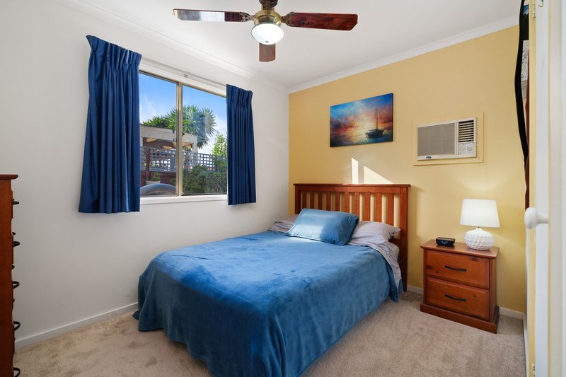 Photo - 12 Baradine Street, Chadstone VIC 3148 - Image 8