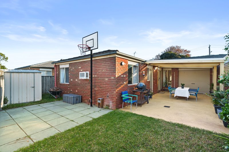 Photo - 12 Baradine Street, Chadstone VIC 3148 - Image 11