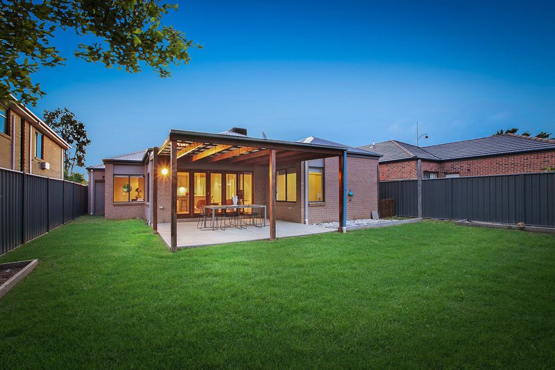 Photo - 12 Barmah Drive, South Morang VIC 3752 - Image 10