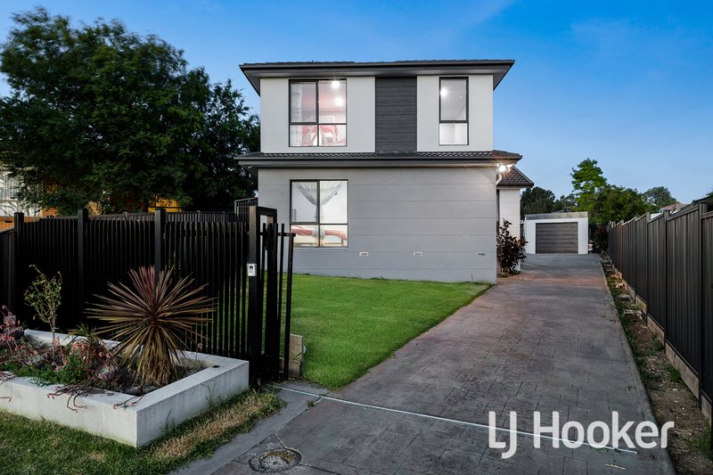 Photo - 12 Barnsbury Close, Hampton Park VIC 3976 - Image 2