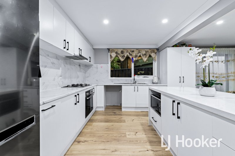 Photo - 12 Barnsbury Close, Hampton Park VIC 3976 - Image 6