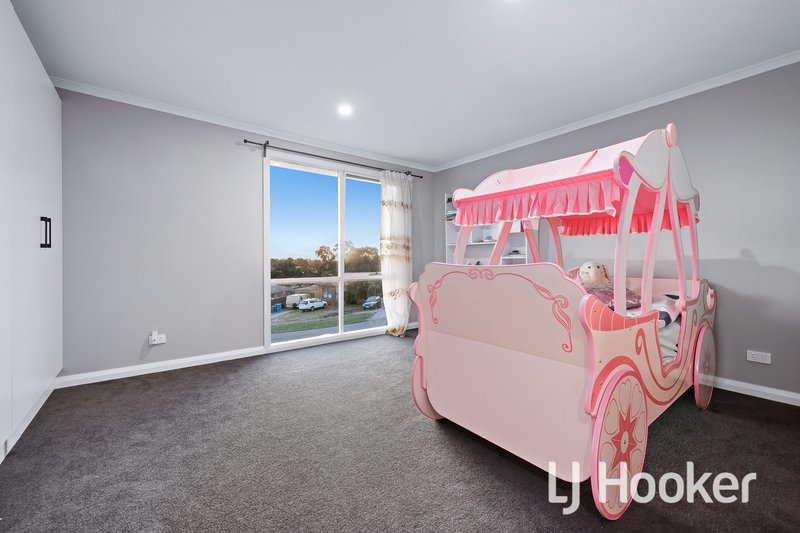 Photo - 12 Barnsbury Close, Hampton Park VIC 3976 - Image 11